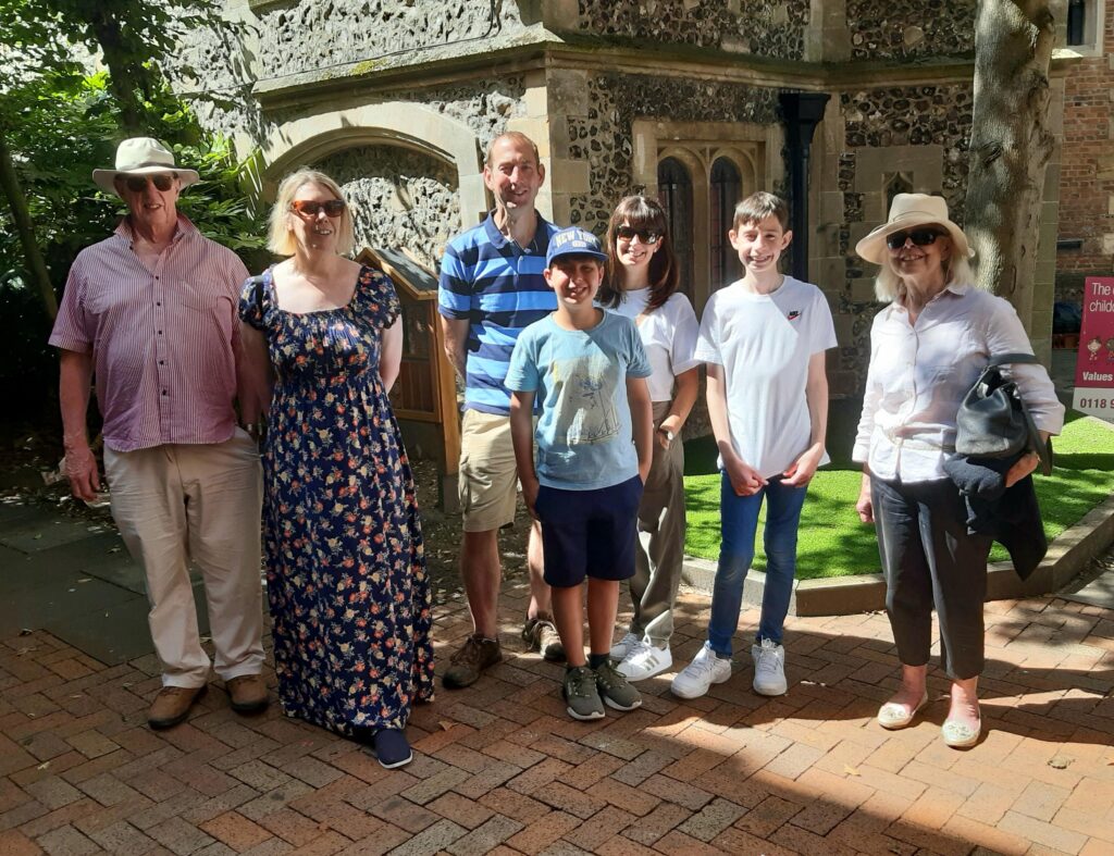 Tour group in Reading Churchyard