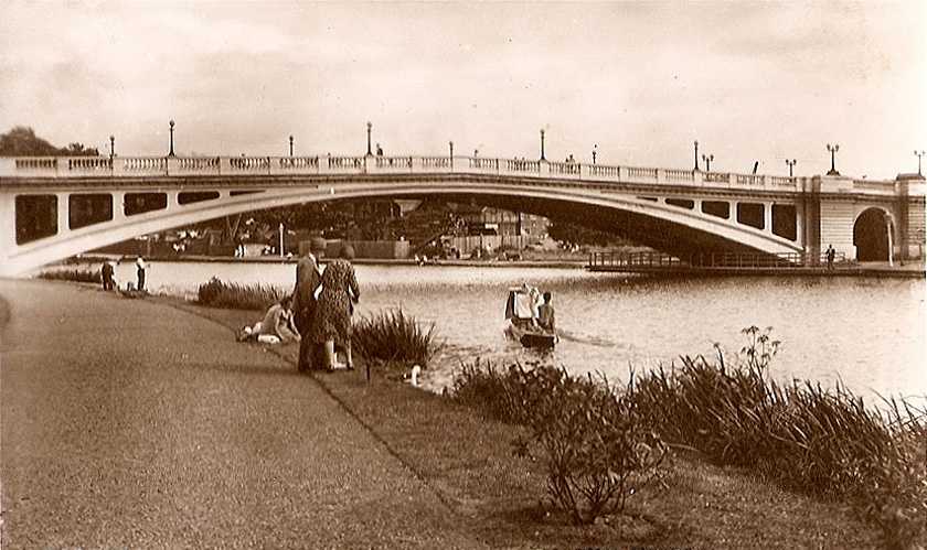 Caversham Bridge in 1920s/30s